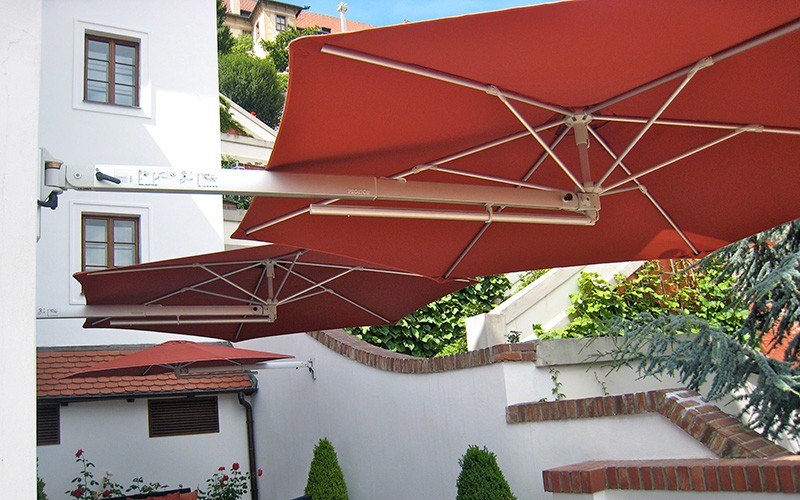 Parasol mural Solero P4 270 cm de diamètre